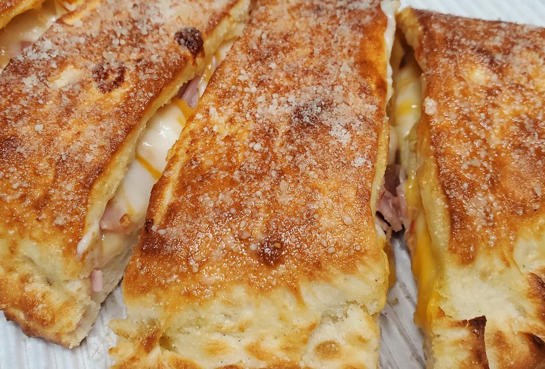 PIZZA CALZONE image